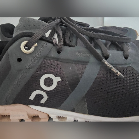 On Cloudflow in Rock Rose Colorway Gray / Pink Women’s 7 - Picture 4 of 15